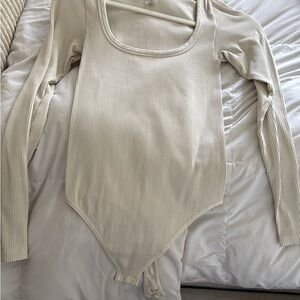 Elegant Cream Aritzia Sunday Best Ribbed Bodysuit